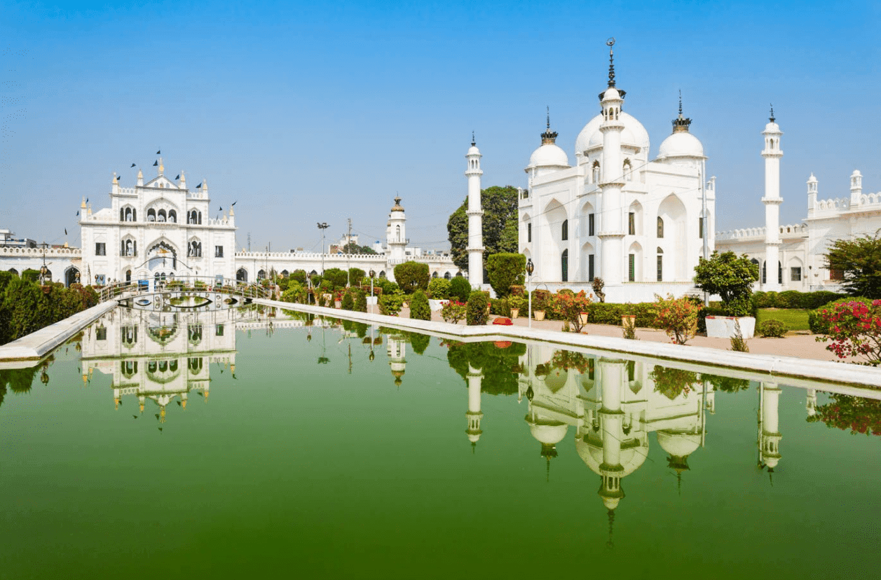 Hire a car and driver in Lucknow