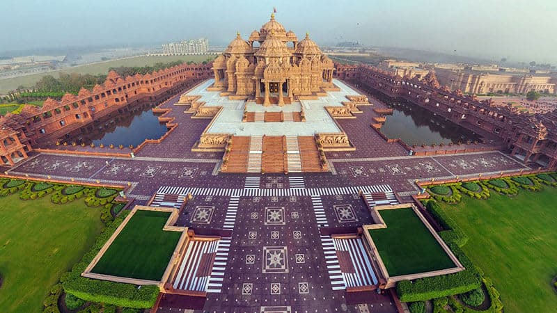 Hire a car and driver in Delhi
