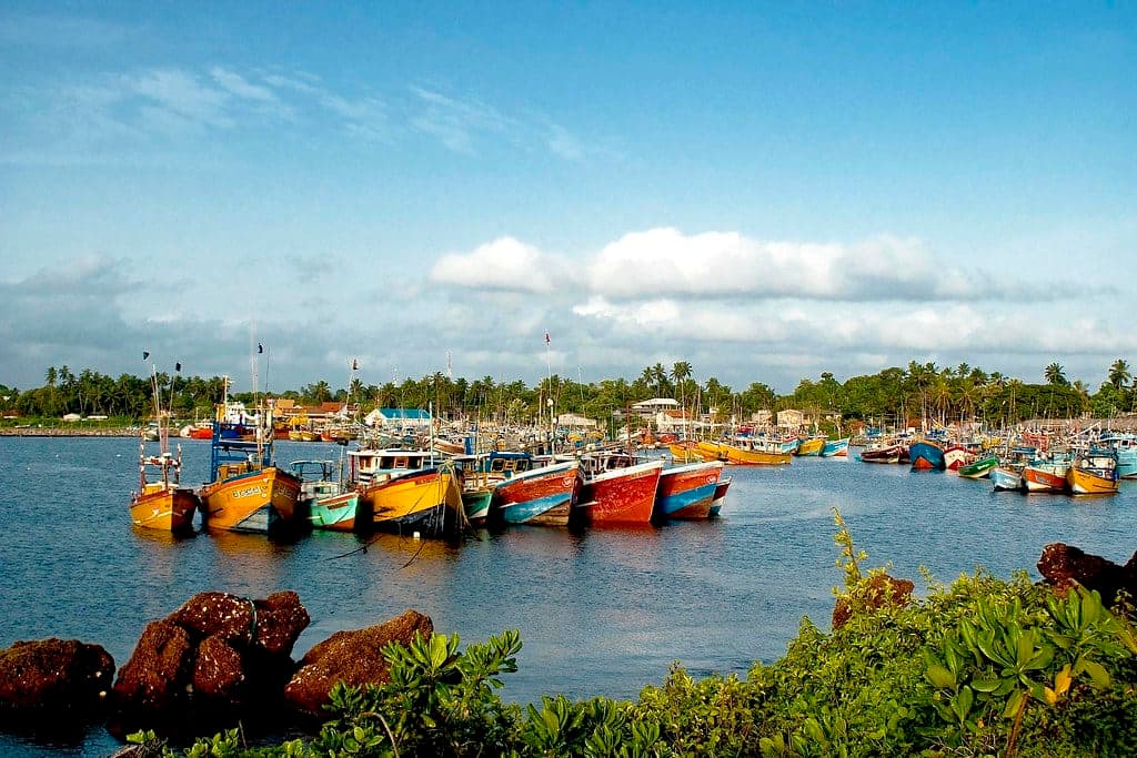 Hire a car and driver in Beruwala